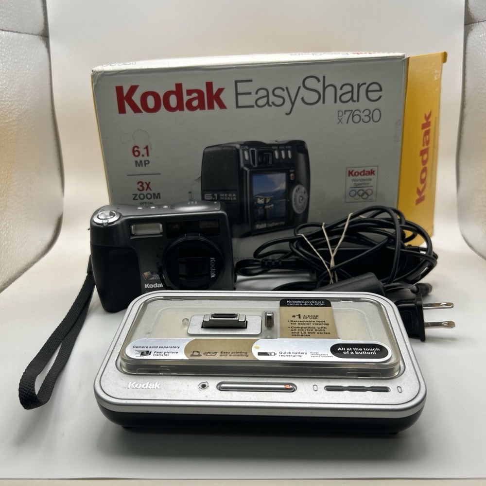 Kodak EasyShare DX7630 Digital Camera w/ Batteries, Charger, and Transfer Base
